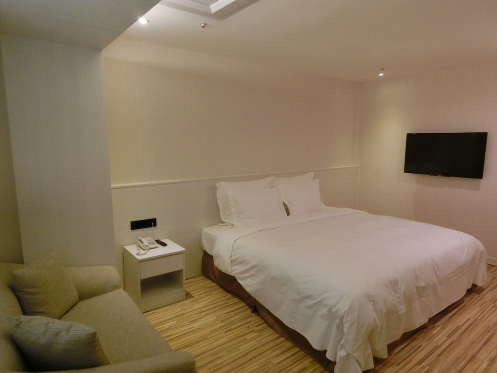 Wemeet Hotel Pingtung Buitenkant foto