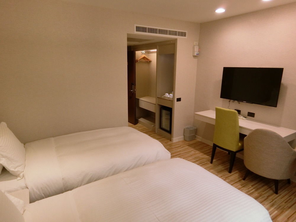 Wemeet Hotel Pingtung Buitenkant foto