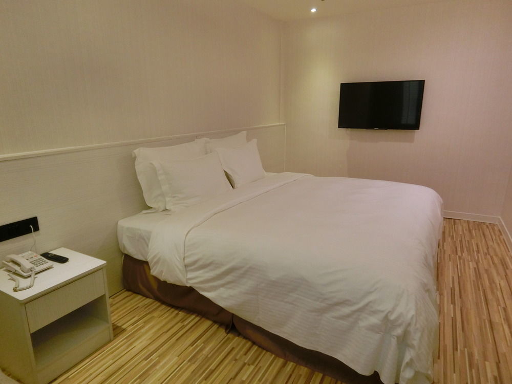 Wemeet Hotel Pingtung Buitenkant foto