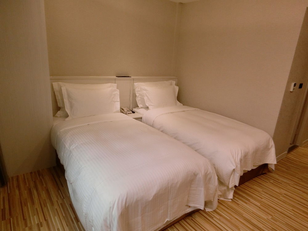 Wemeet Hotel Pingtung Buitenkant foto